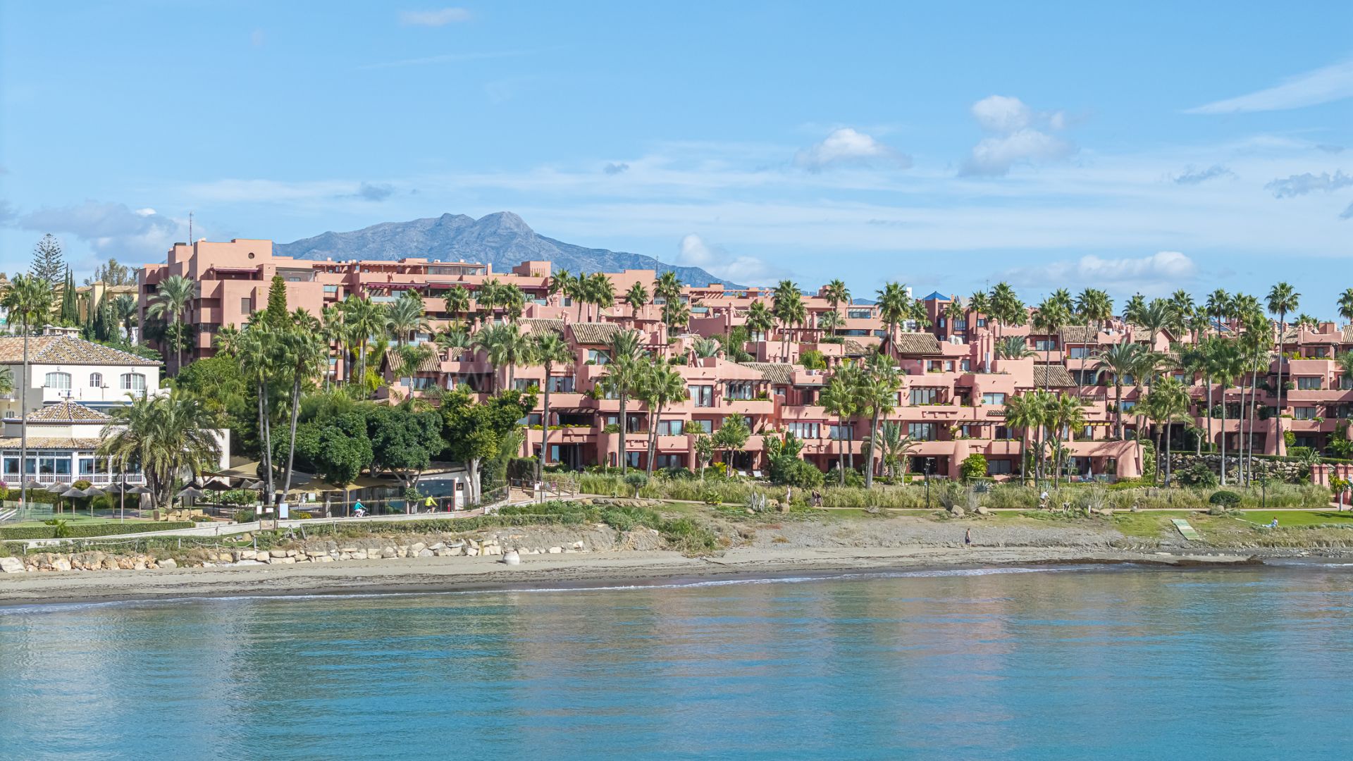 Apartamento en planta baja en primera línea en Cabo Bermejo