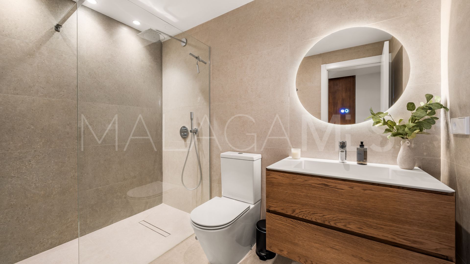 Villa for sale in Nueva Andalucia
