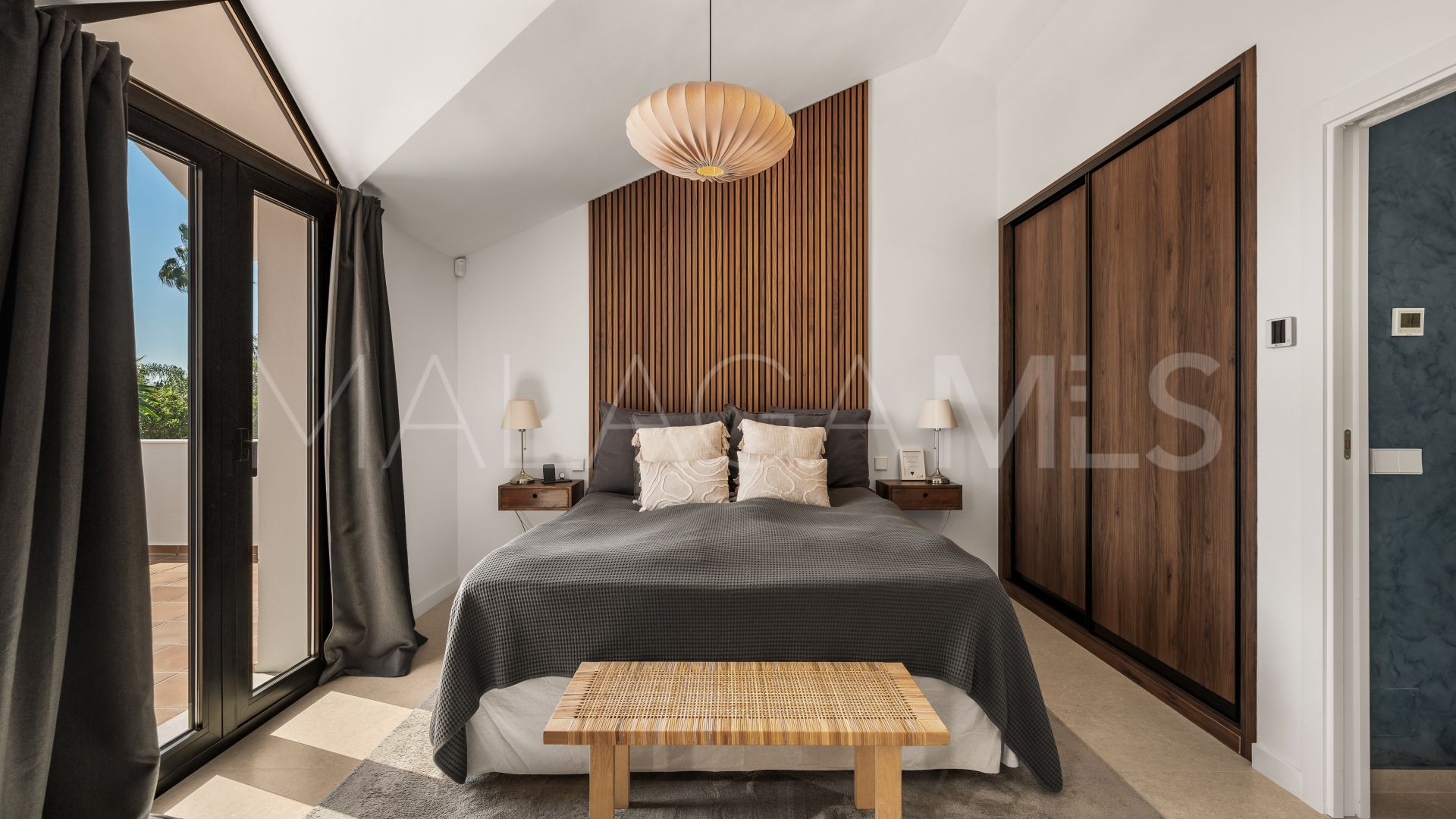 Villa for sale in Nueva Andalucia