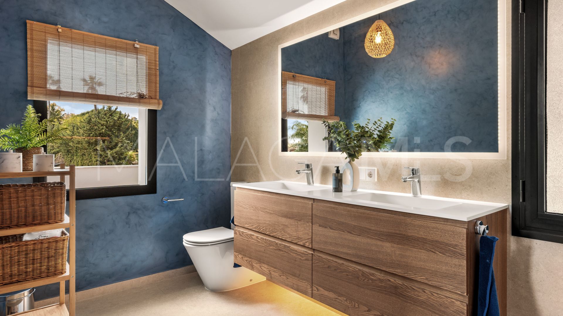 Villa for sale in Nueva Andalucia