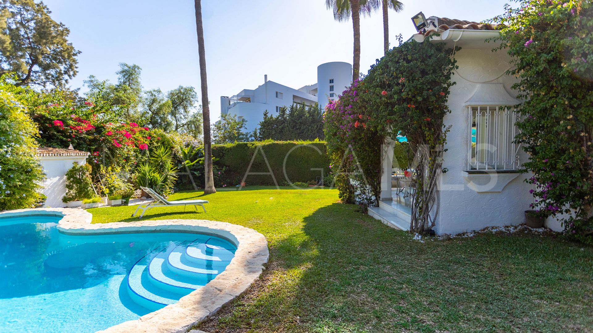 Villa for sale in Guadalmina Alta