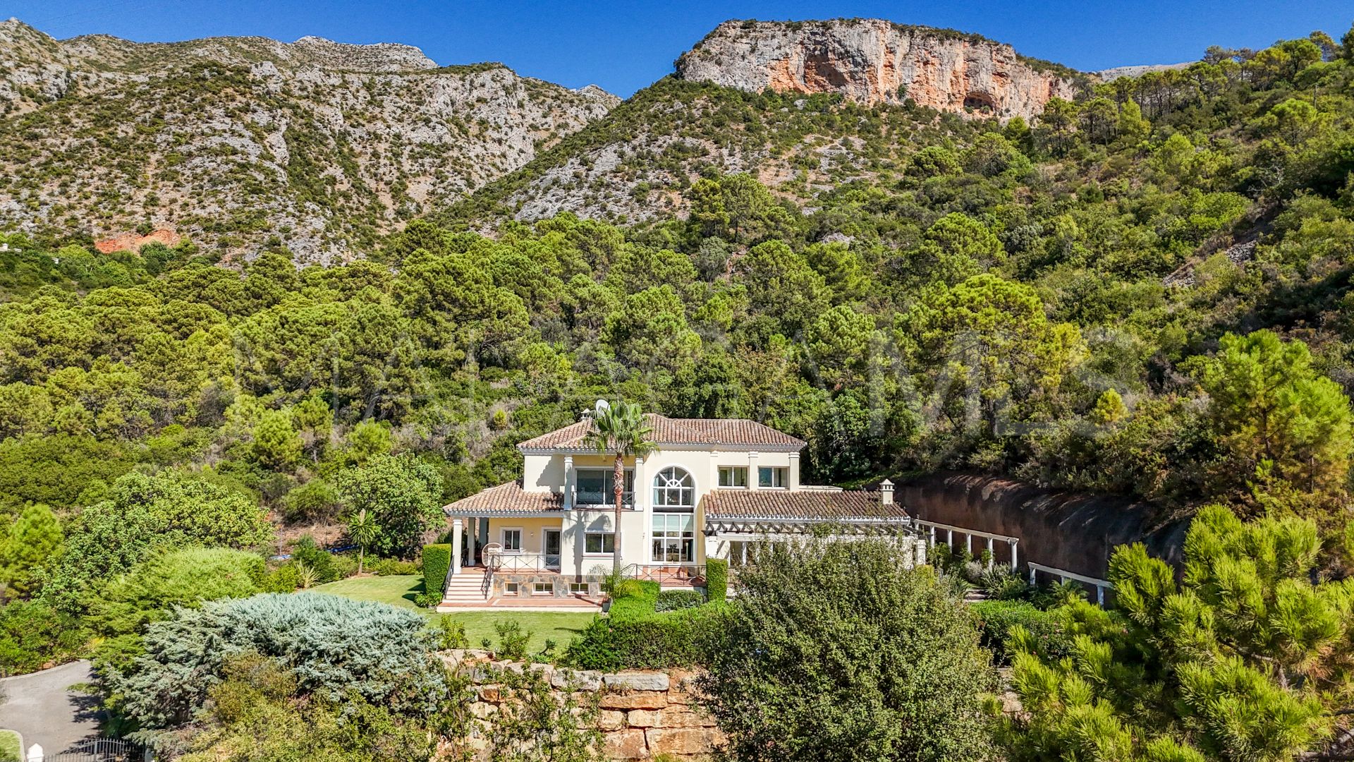 Villa for sale in Istan