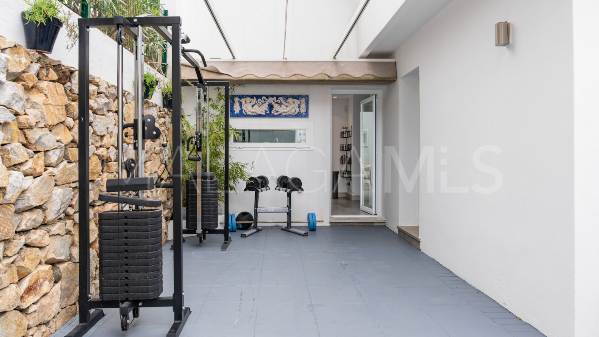 Villa for sale in Nueva Andalucia