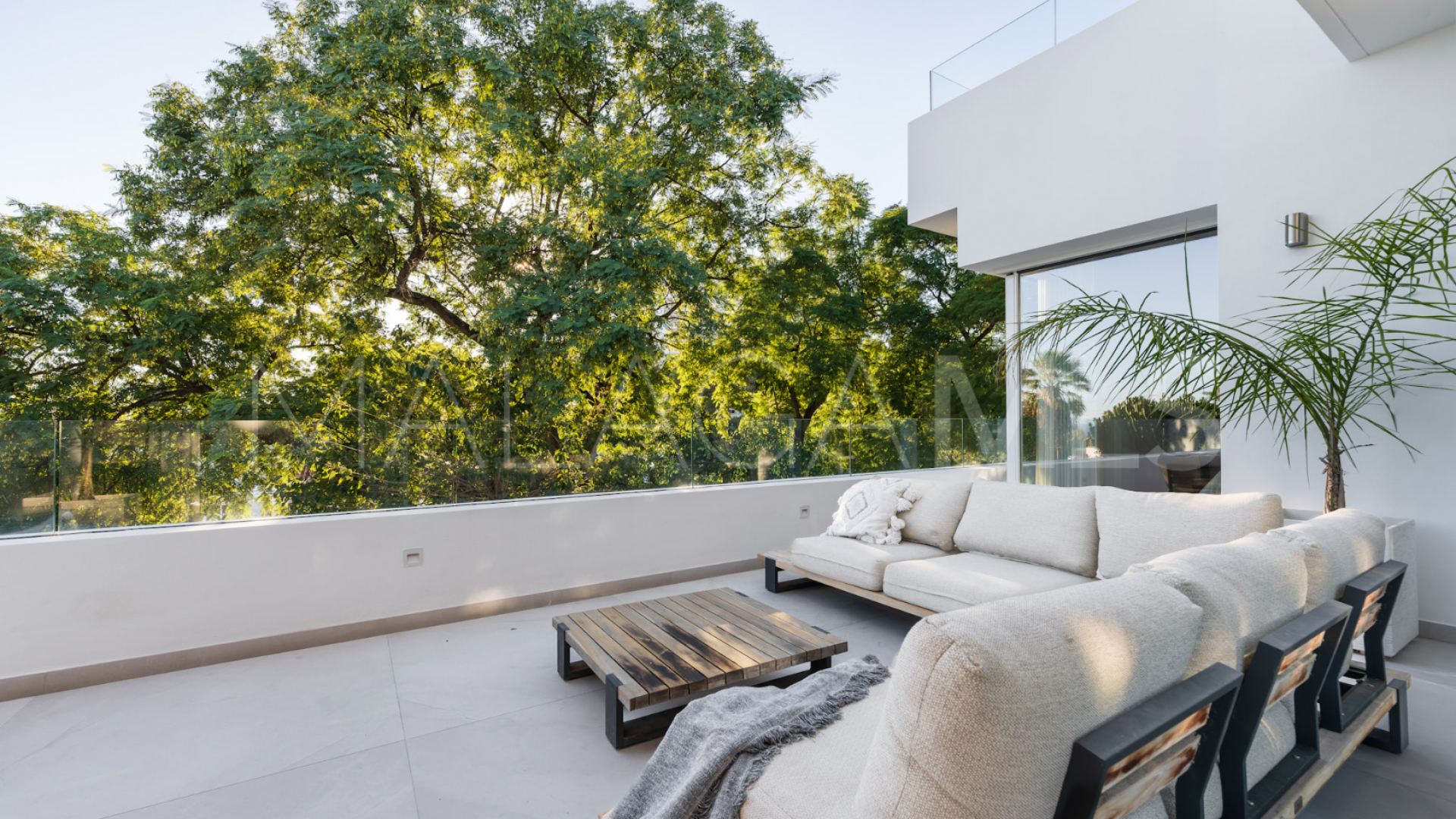 Villa for sale in Nueva Andalucia