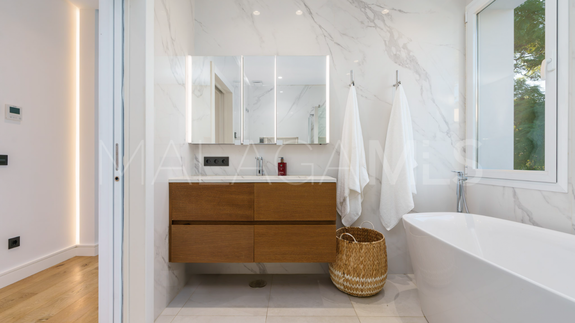 Villa for sale in Nueva Andalucia