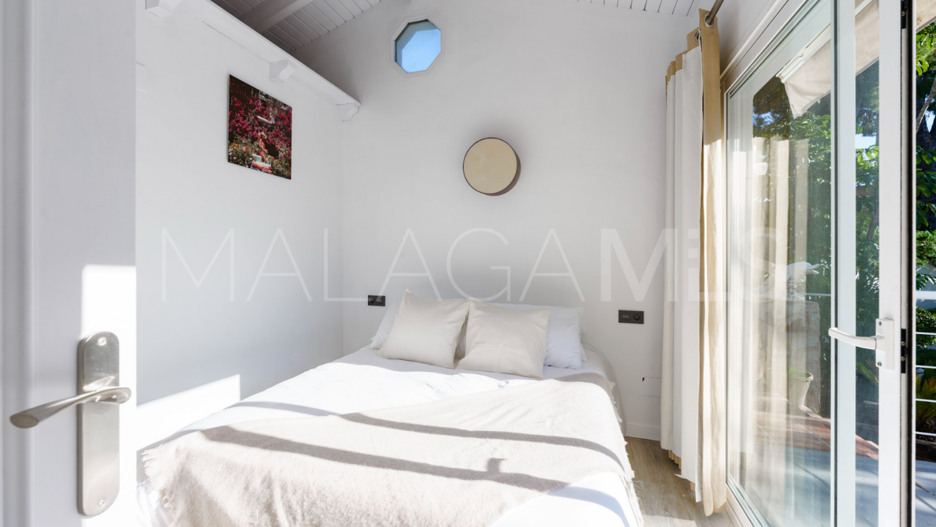 Villa for sale in Nueva Andalucia