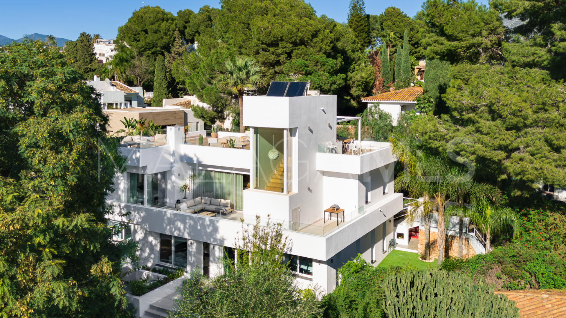 Villa for sale in Nueva Andalucia