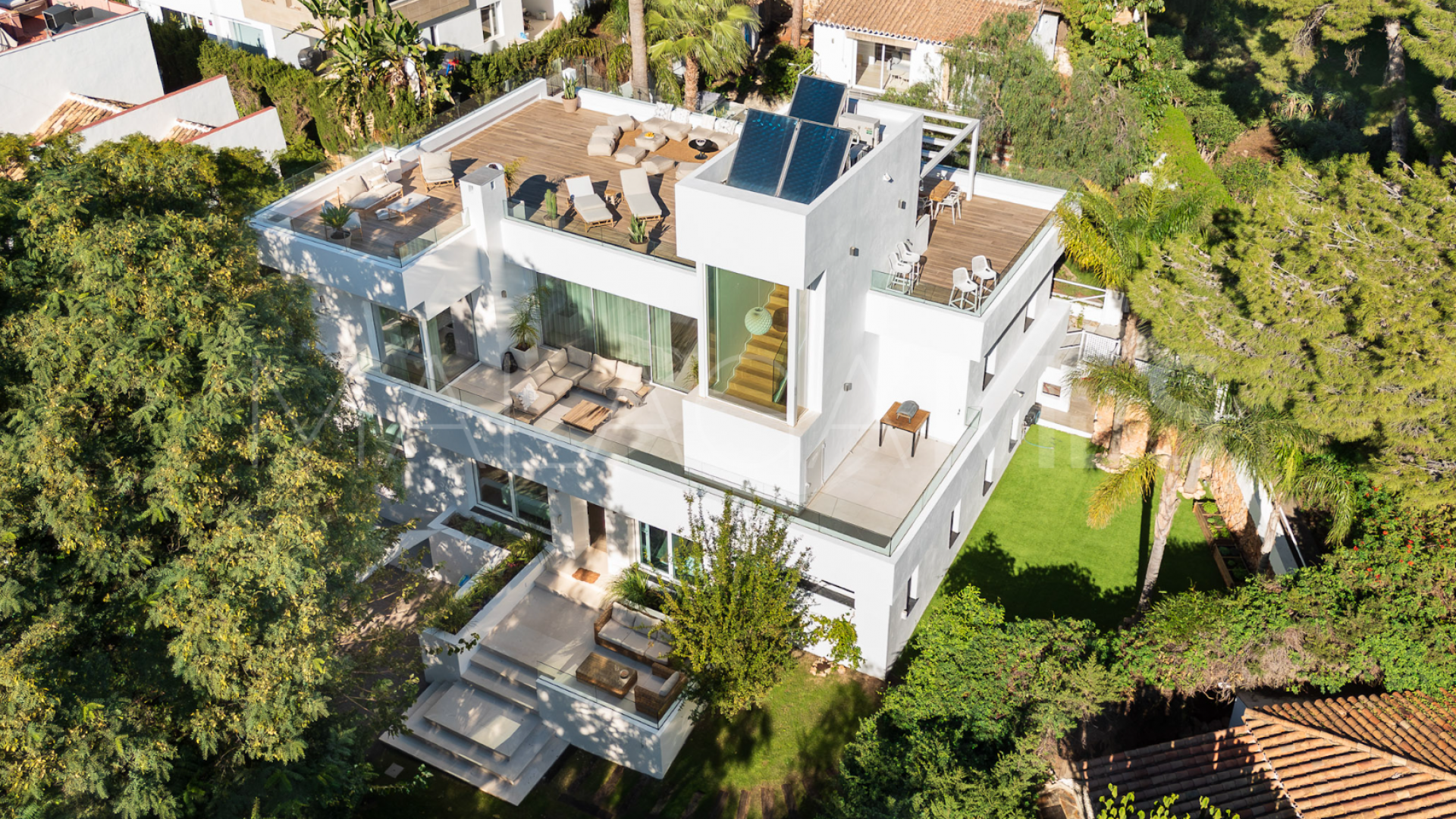 Villa for sale in Nueva Andalucia