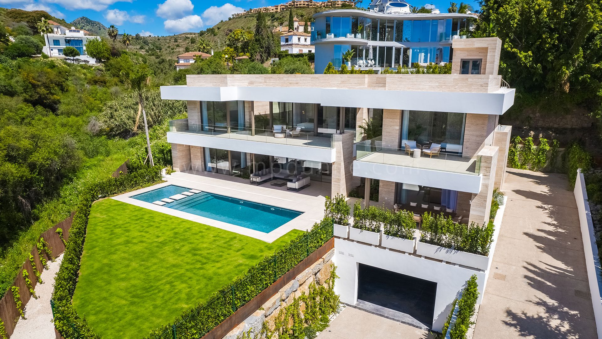 Moderne Villa über vier Ebenen in El Paraíso Alto, Benahavís