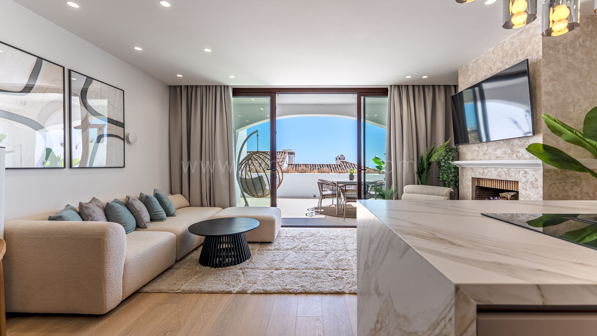 Modern Townhouse with Panoramic Sea Views in Los Arqueros