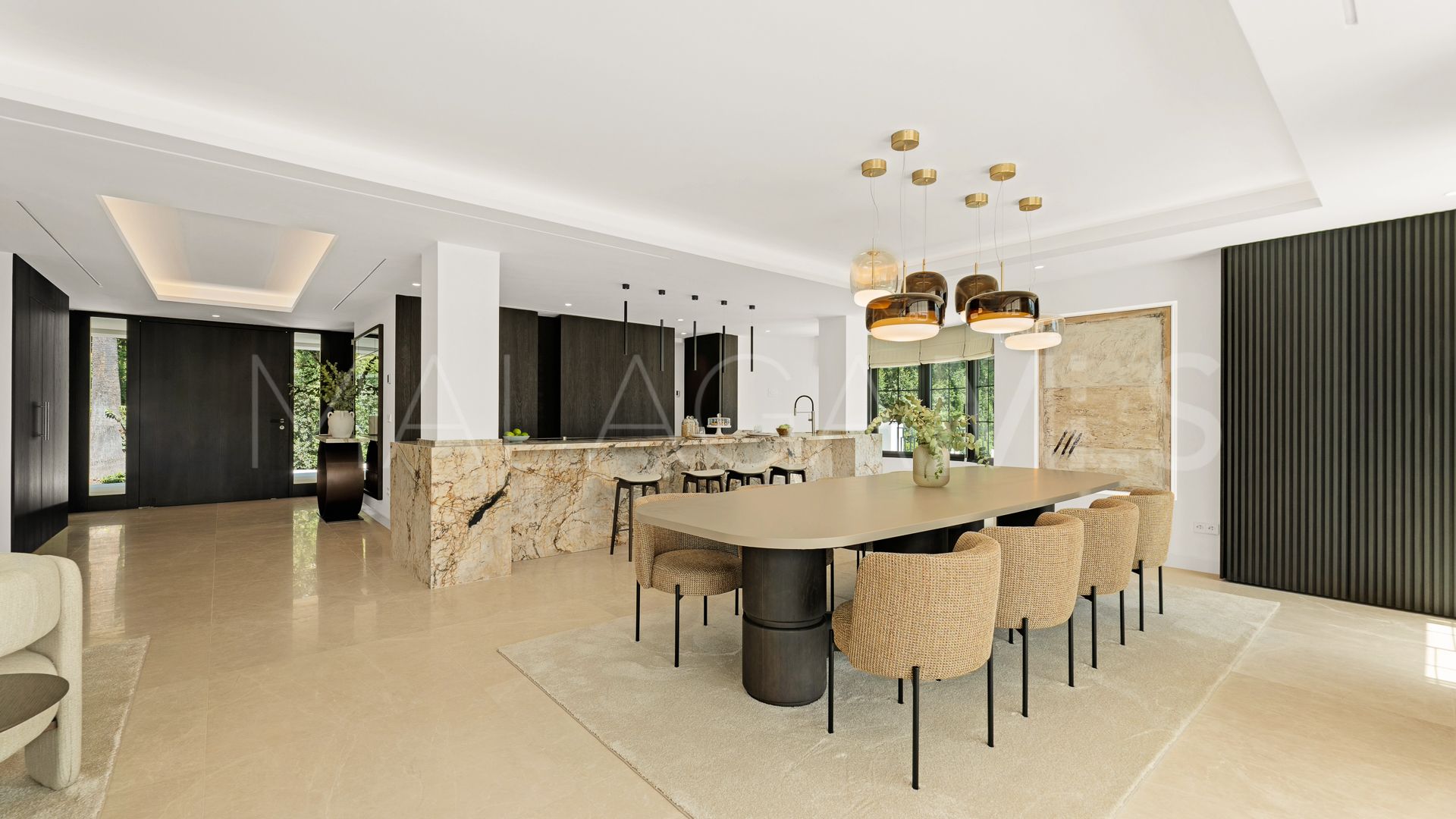 Villa for sale in Nueva Andalucia