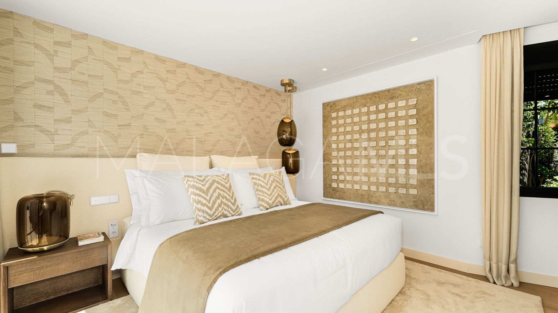 Villa for sale in Nueva Andalucia