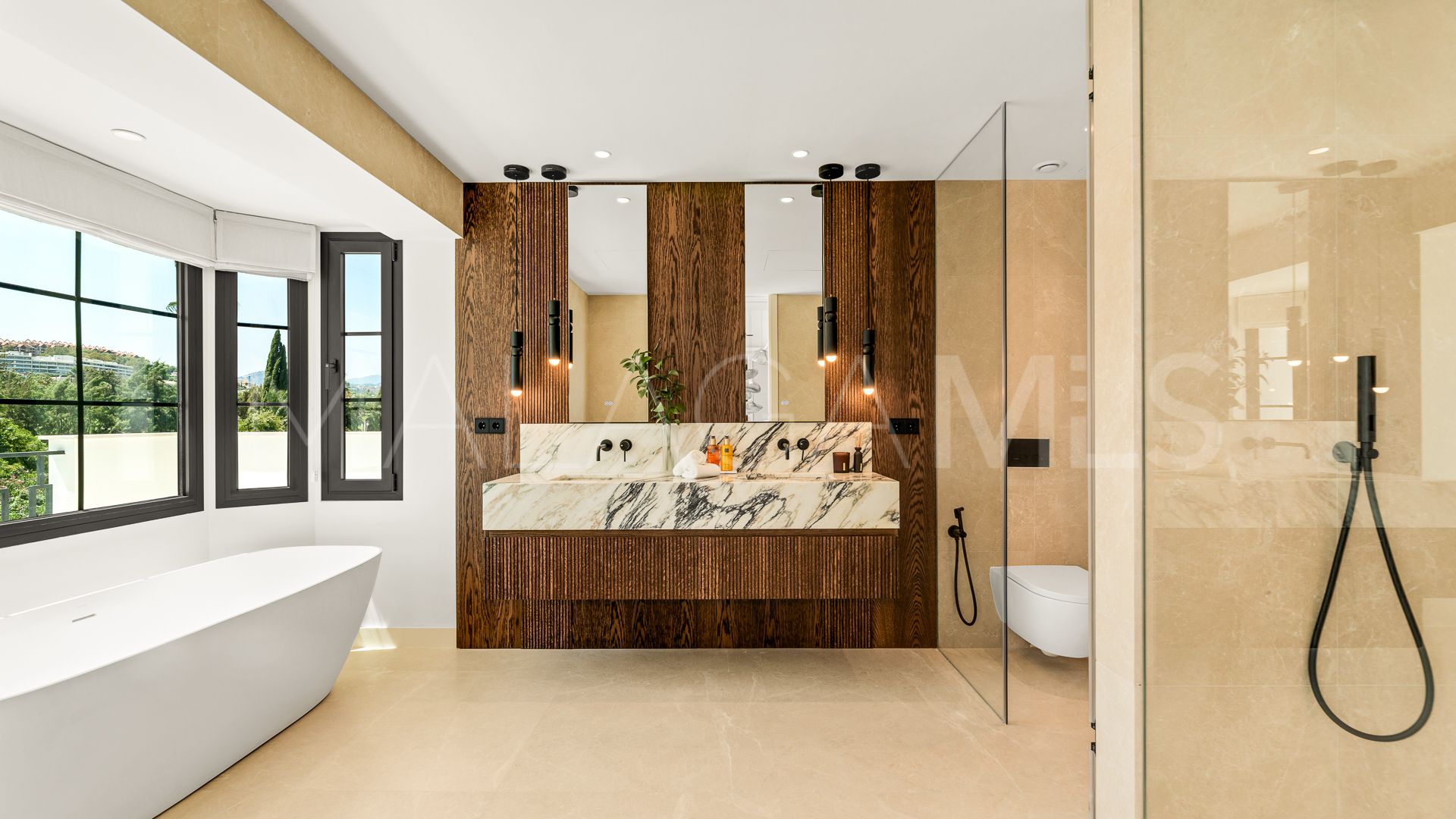 Villa for sale in Nueva Andalucia