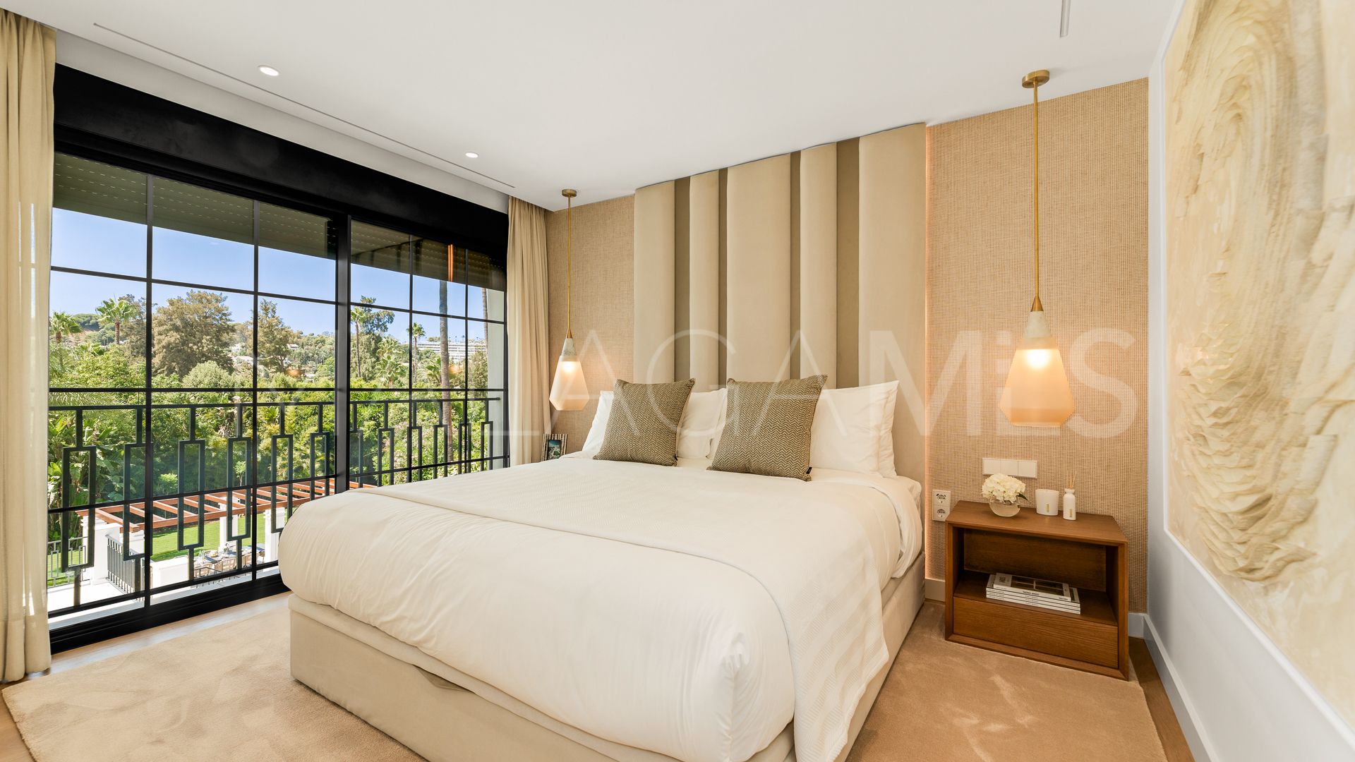 Villa for sale in Nueva Andalucia