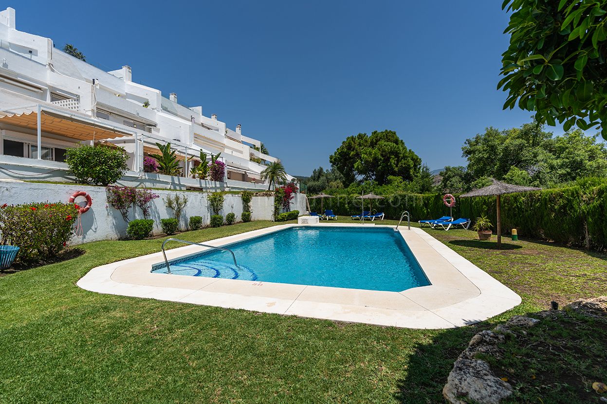 Fully refurbished apartment with sea, golf and mountain views