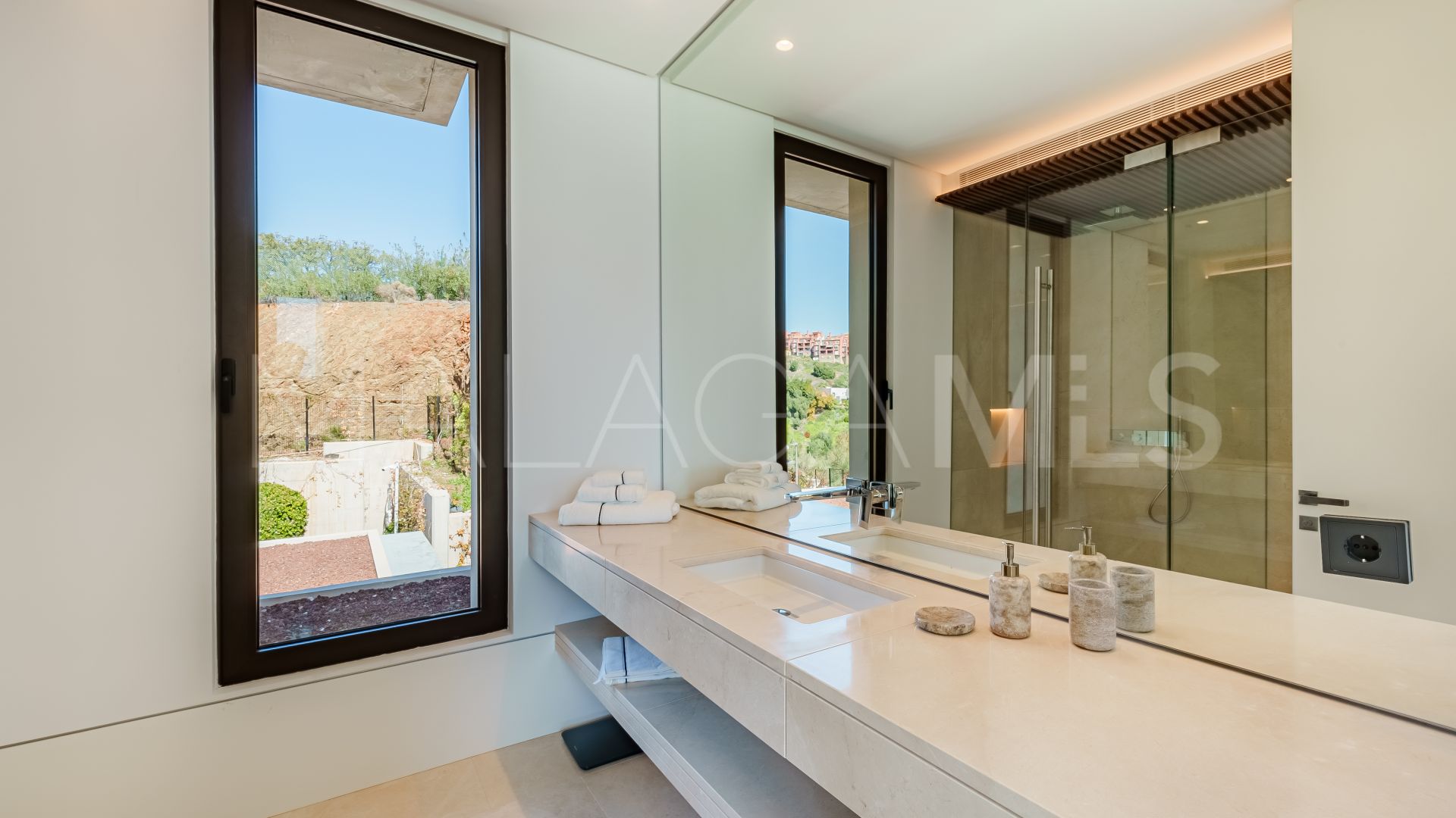 Villa for sale in La Quinta with 8 bedrooms