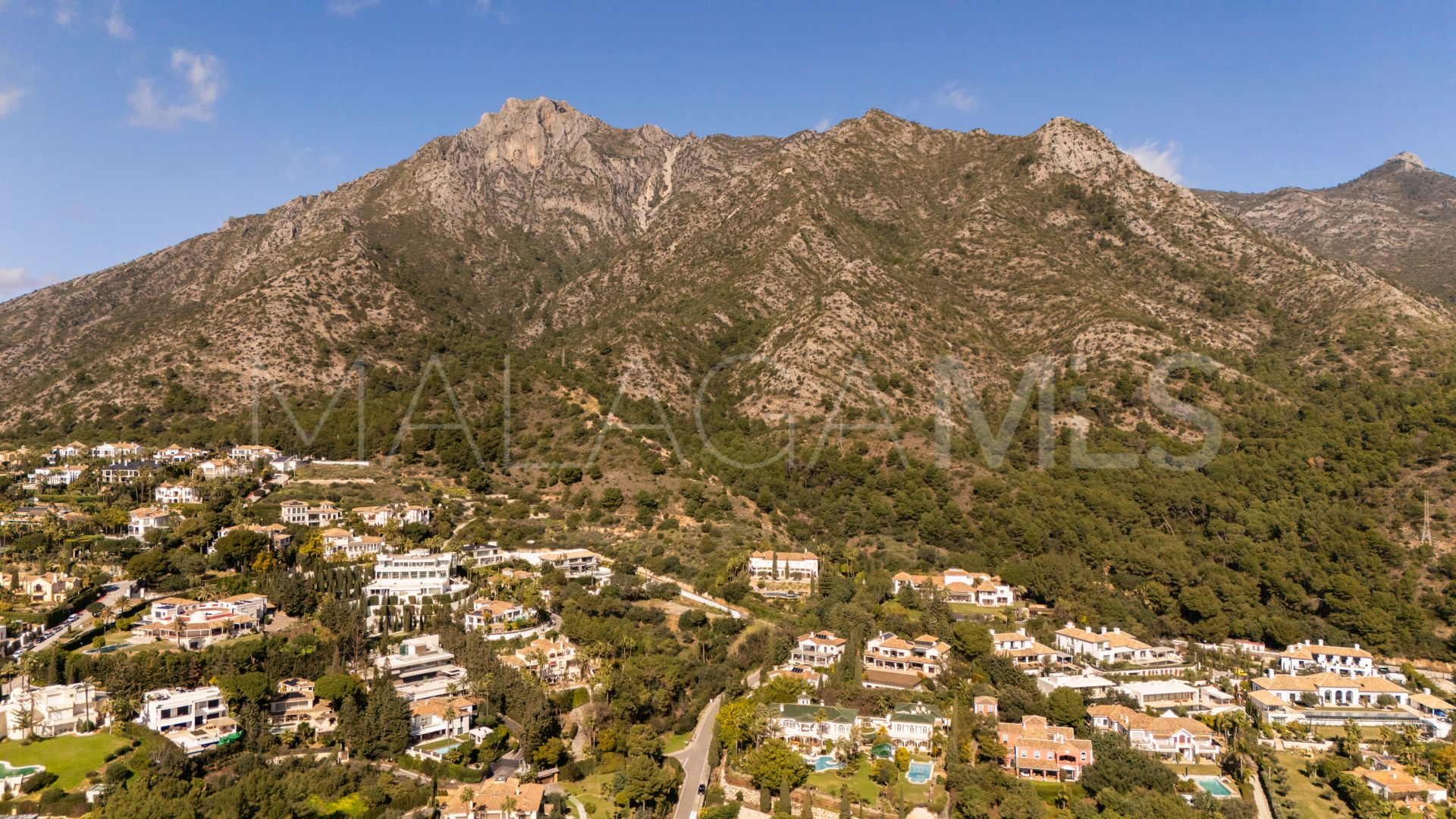 Villa in Cascada de Camojan for sale