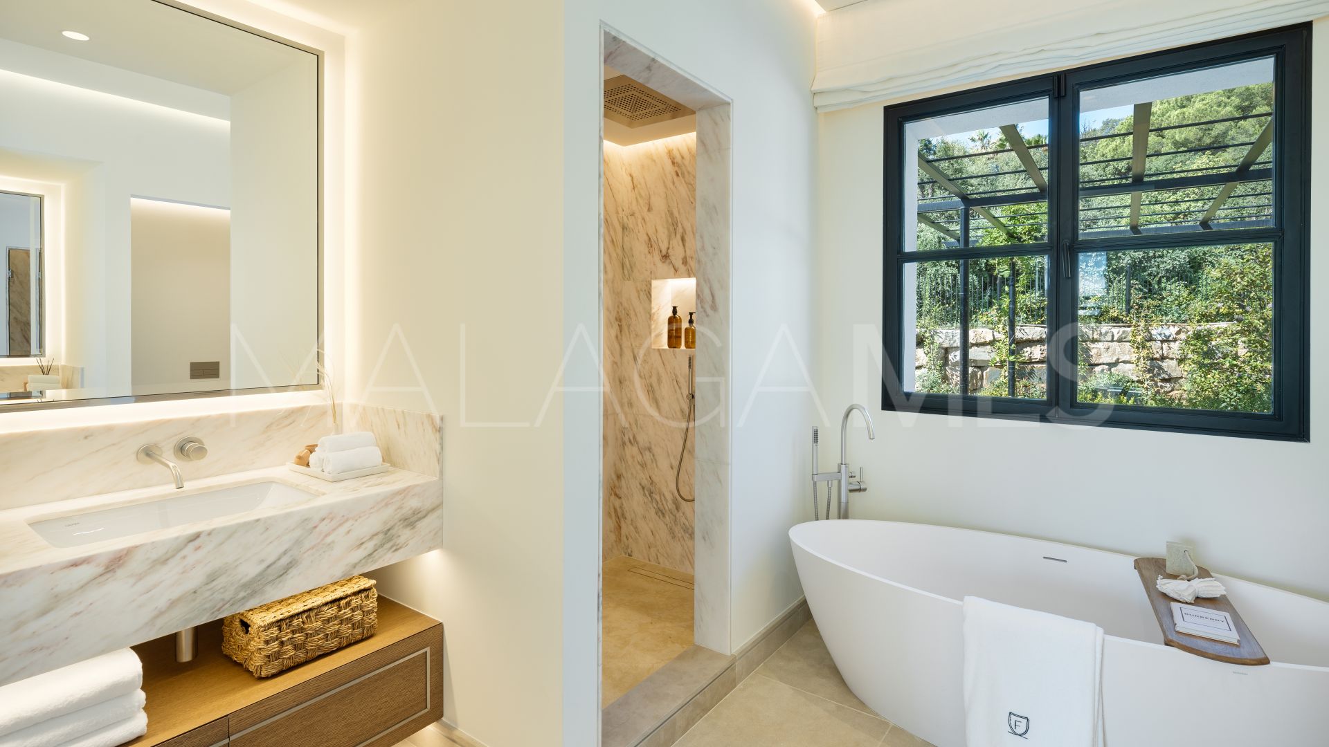 Villa with 6 bedrooms for sale in Cascada de Camojan