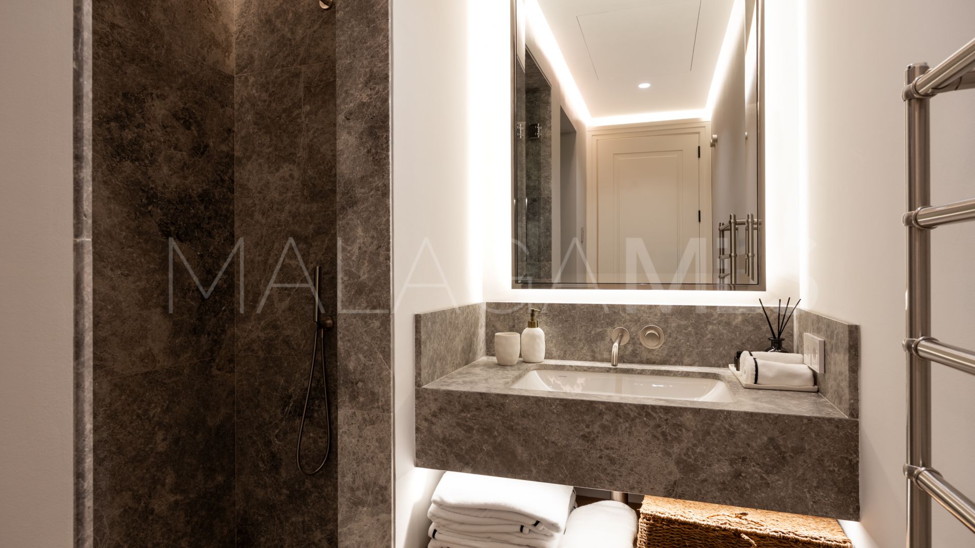 Villa in Cascada de Camojan for sale