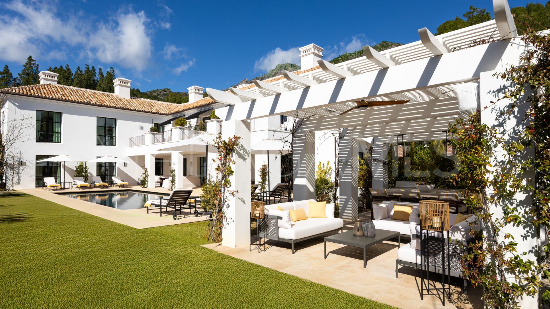 Villa in Cascada de Camojan for sale