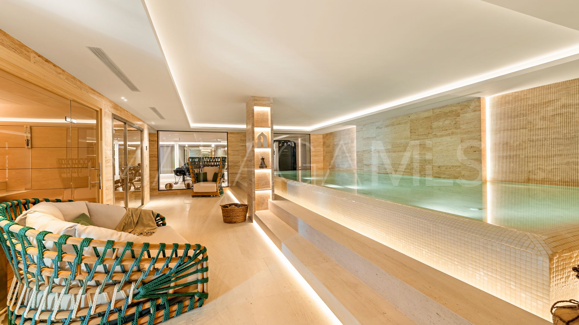 Villa for sale in Nueva Andalucia