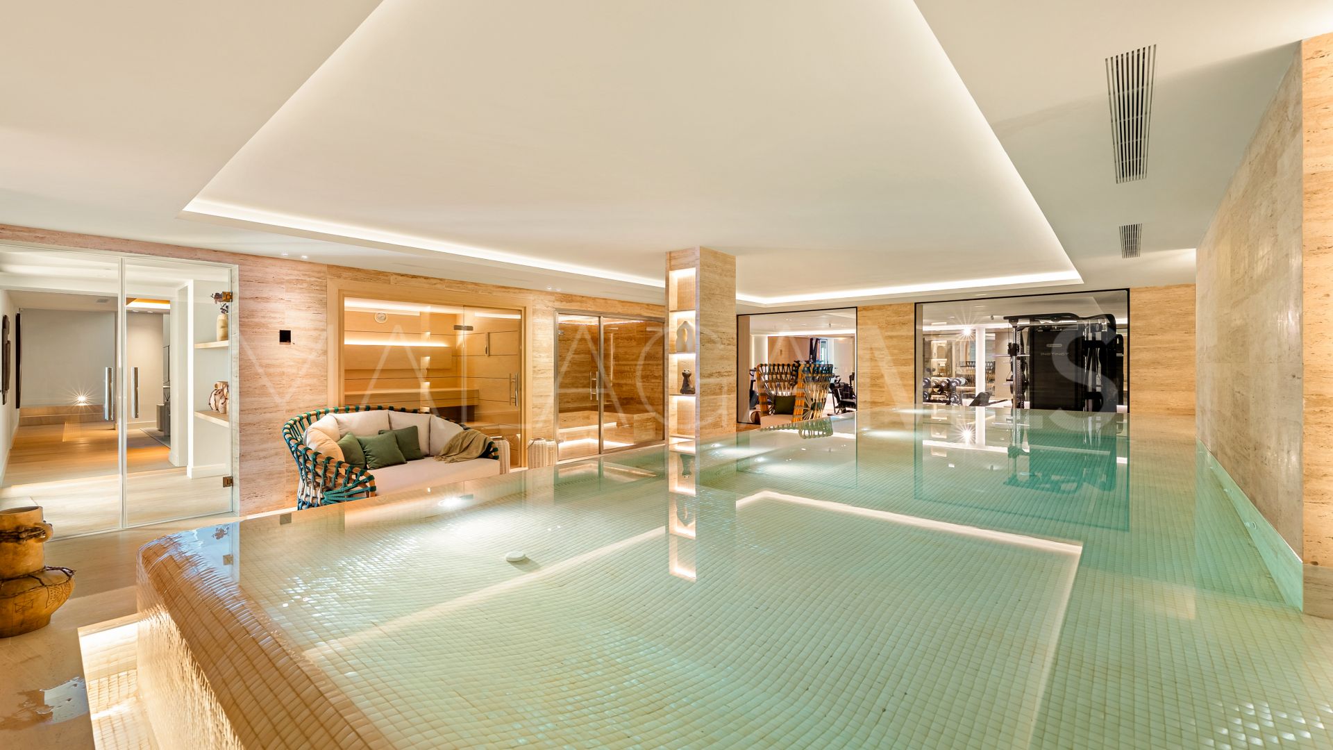 Villa for sale in Nueva Andalucia