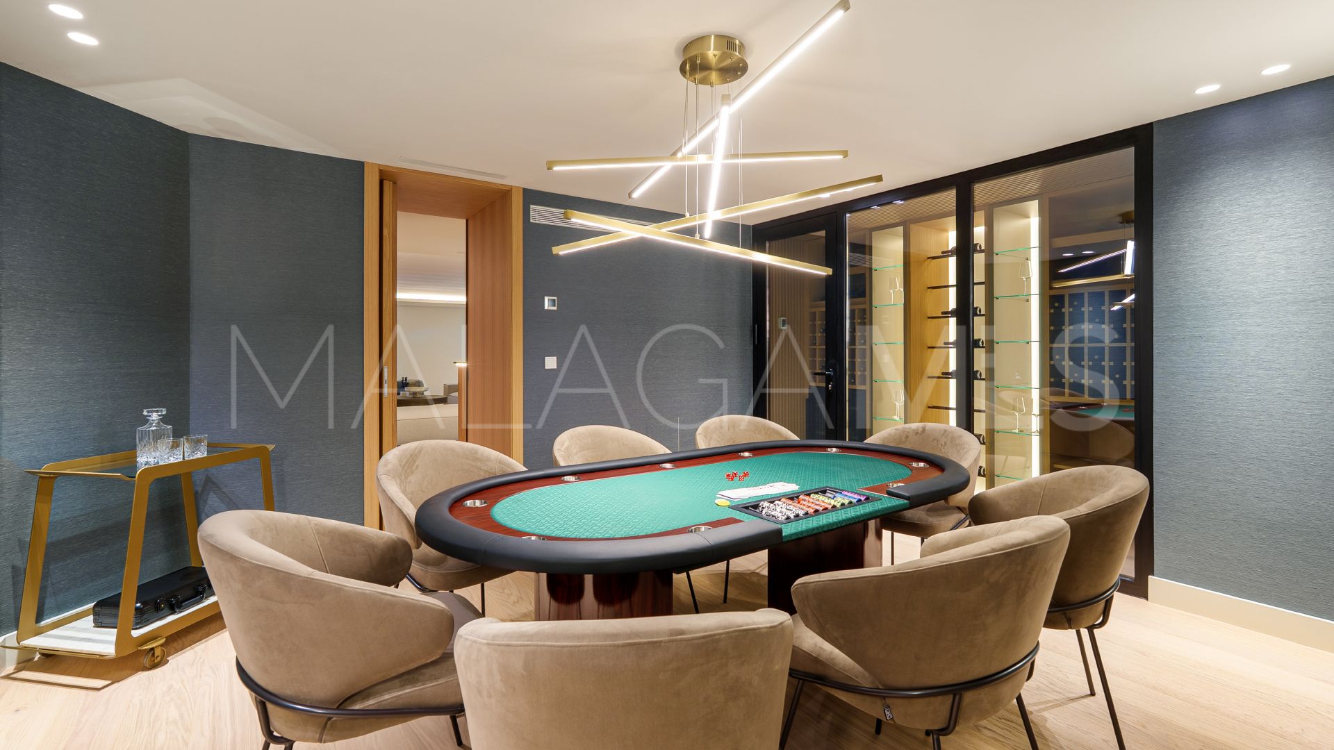 Villa for sale in Nueva Andalucia