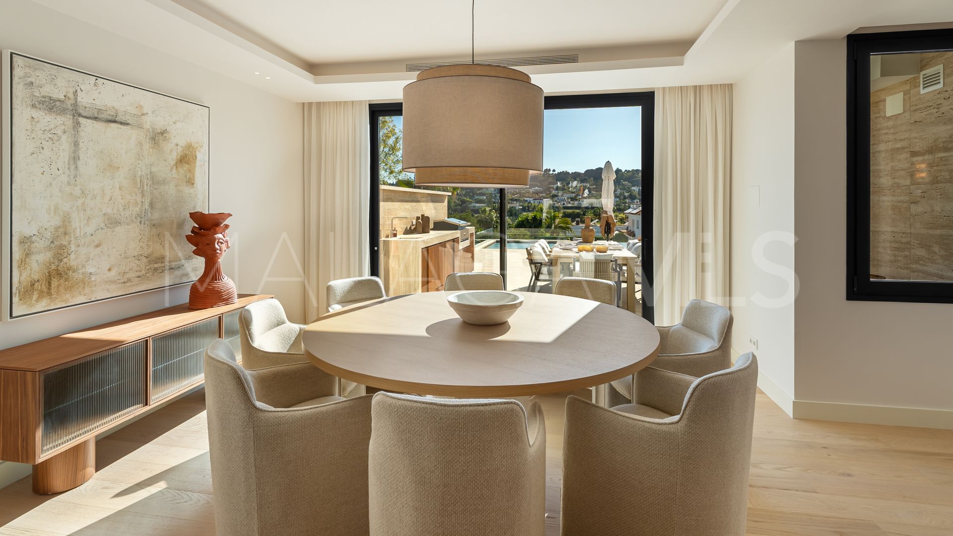 Villa for sale in Nueva Andalucia