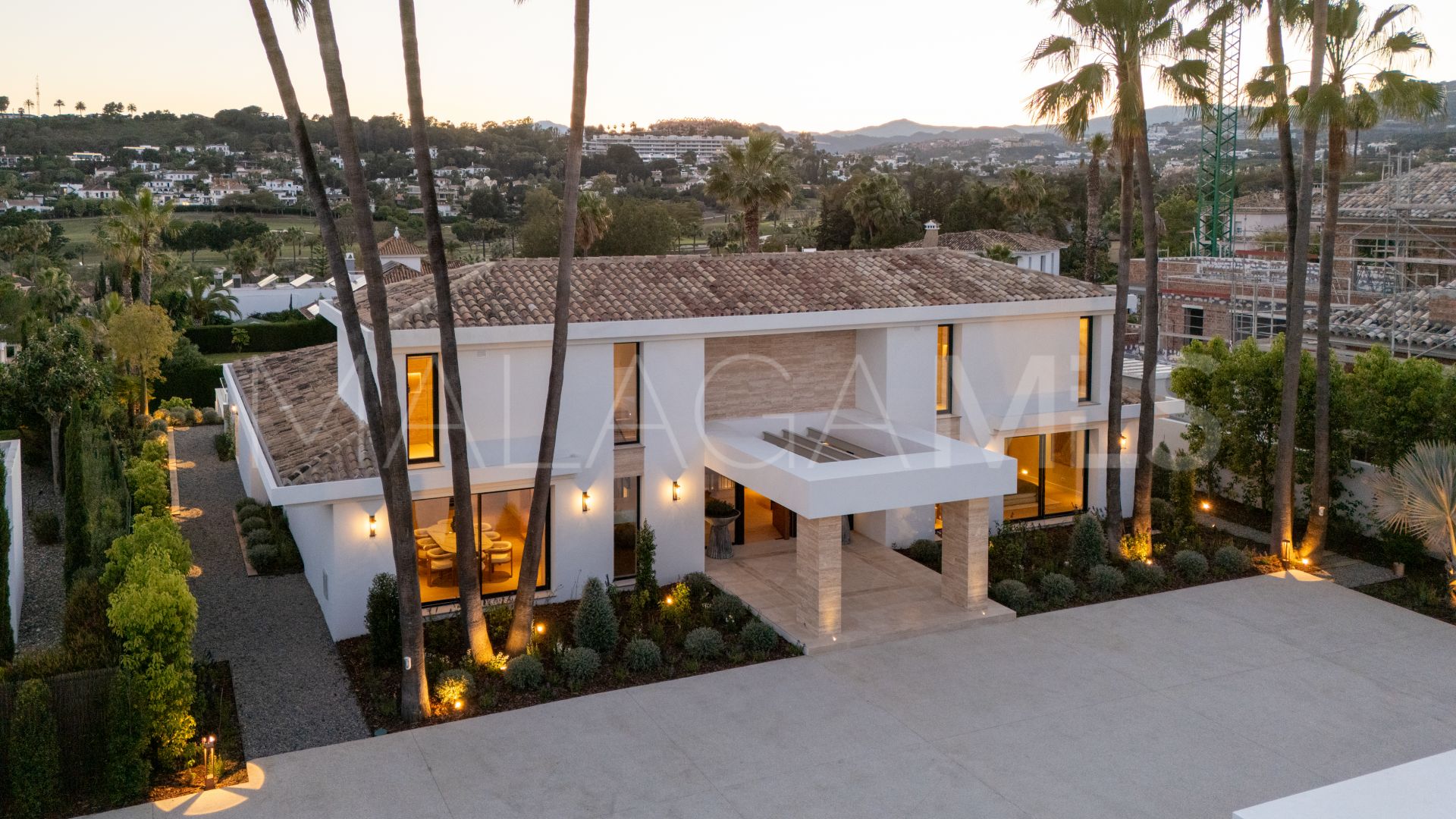 Villa for sale in Nueva Andalucia