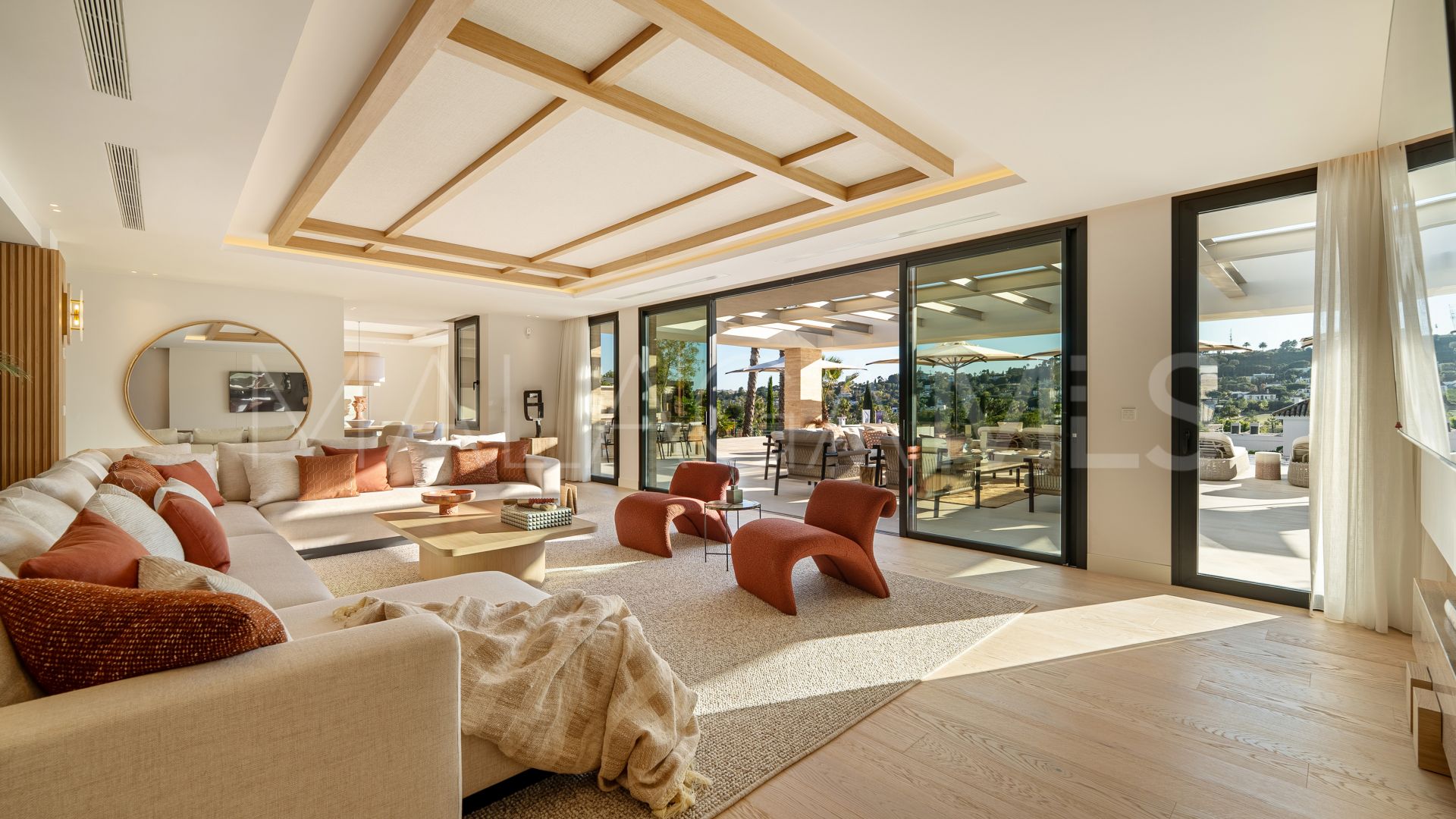 Villa for sale in Nueva Andalucia