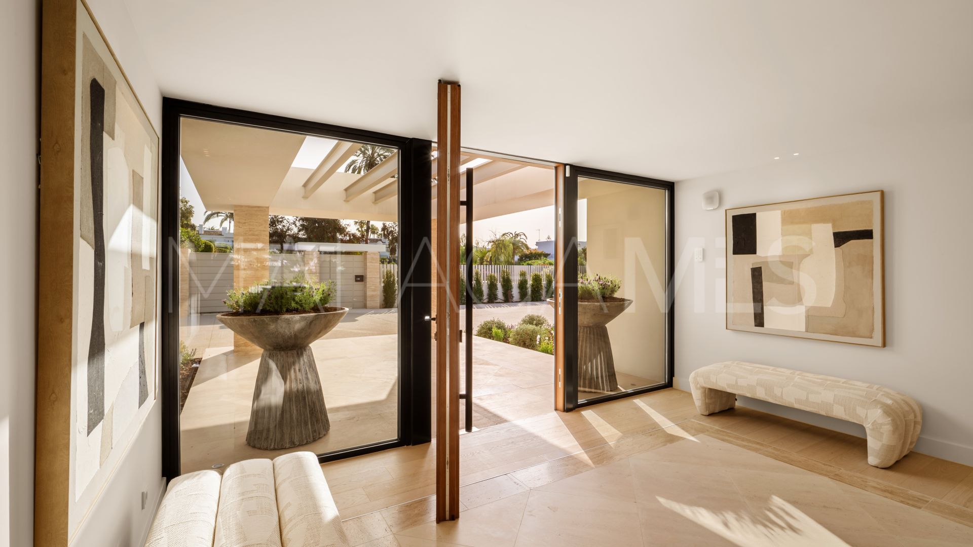 Villa for sale in Nueva Andalucia