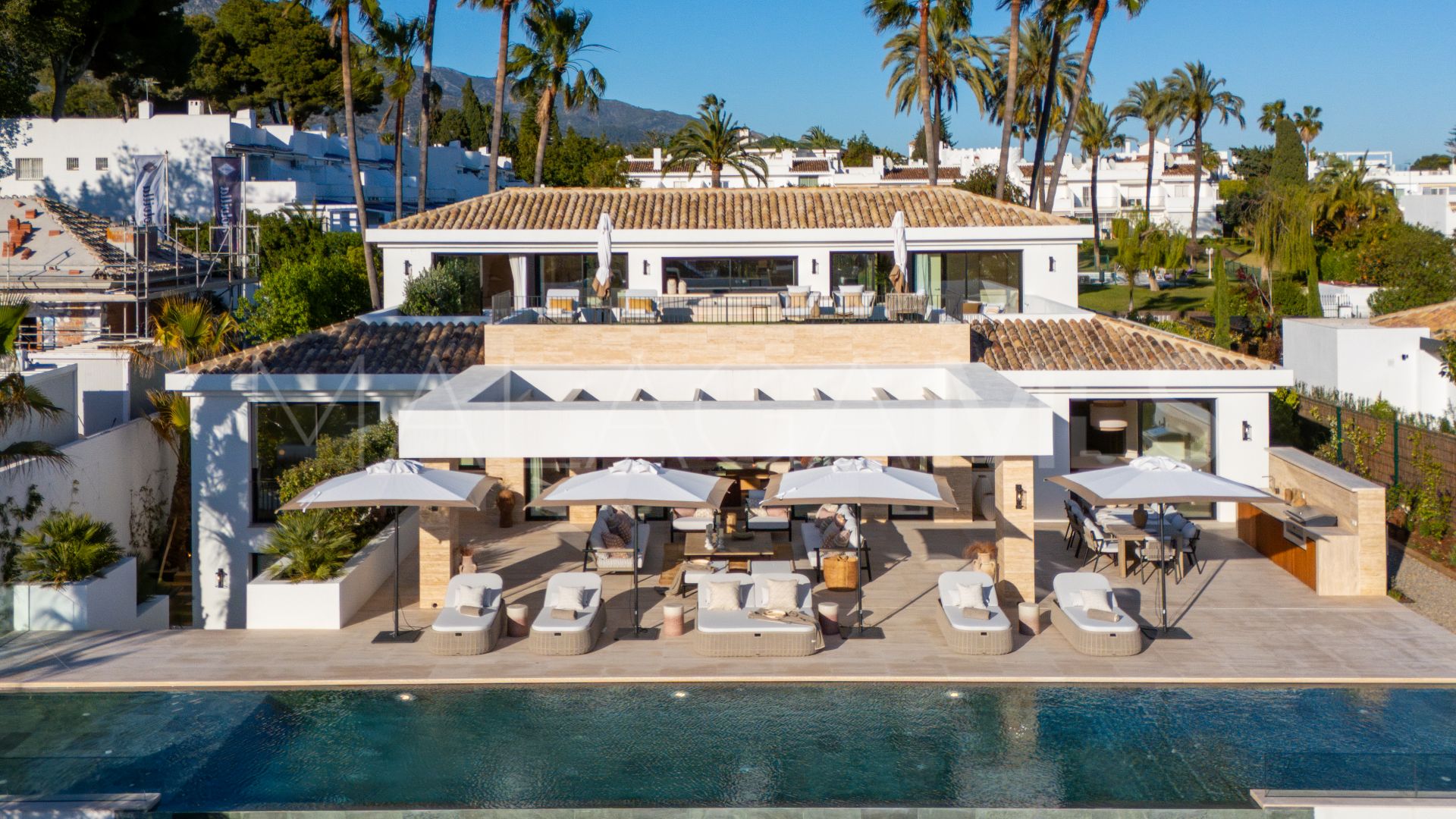 Villa for sale in Nueva Andalucia