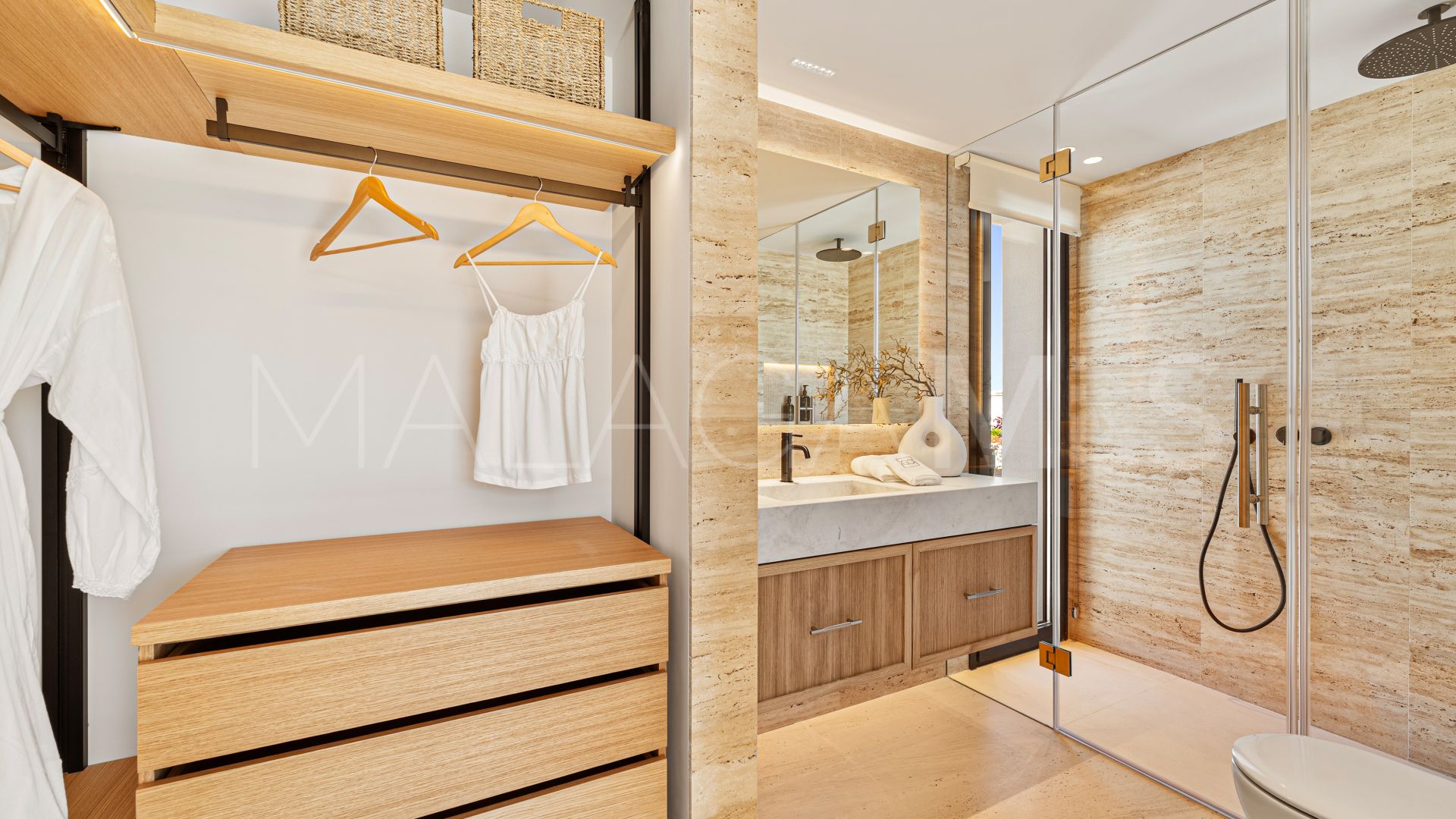 Villa for sale in Nueva Andalucia