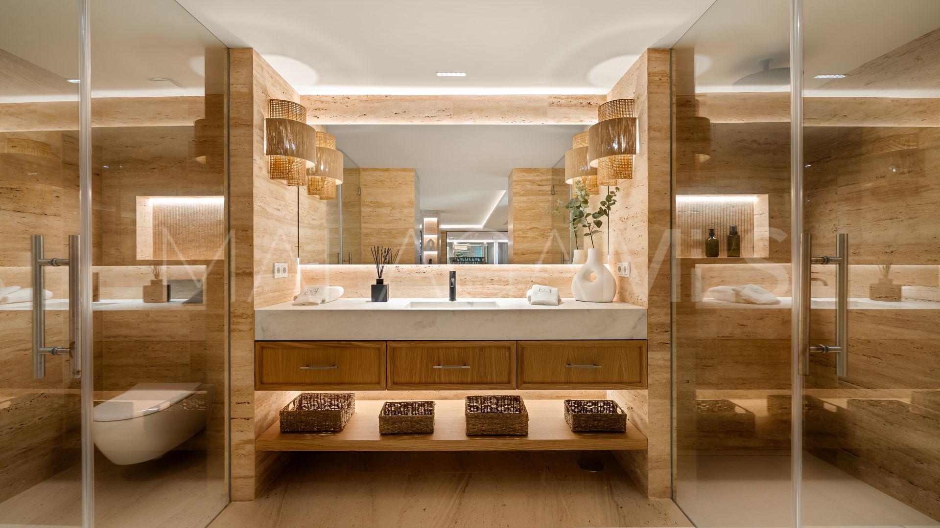 Villa for sale in Nueva Andalucia