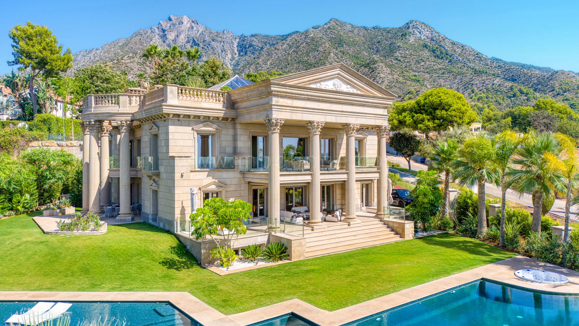 Elegante Zeitgenössische Villa mit Panoramablick auf das Meer in Sierra Blanca, Marbella Golden Mile