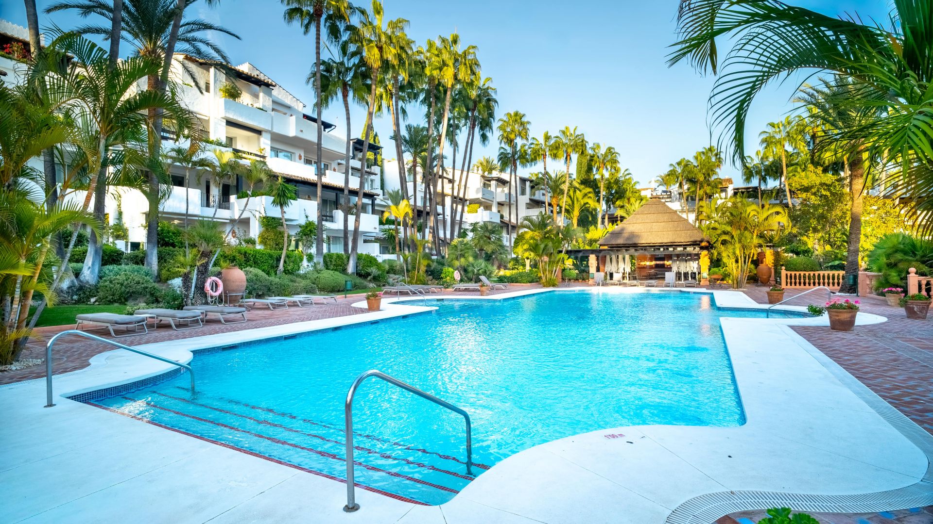 Beachside Puente Romano Luxury Apartment, Golden Mile