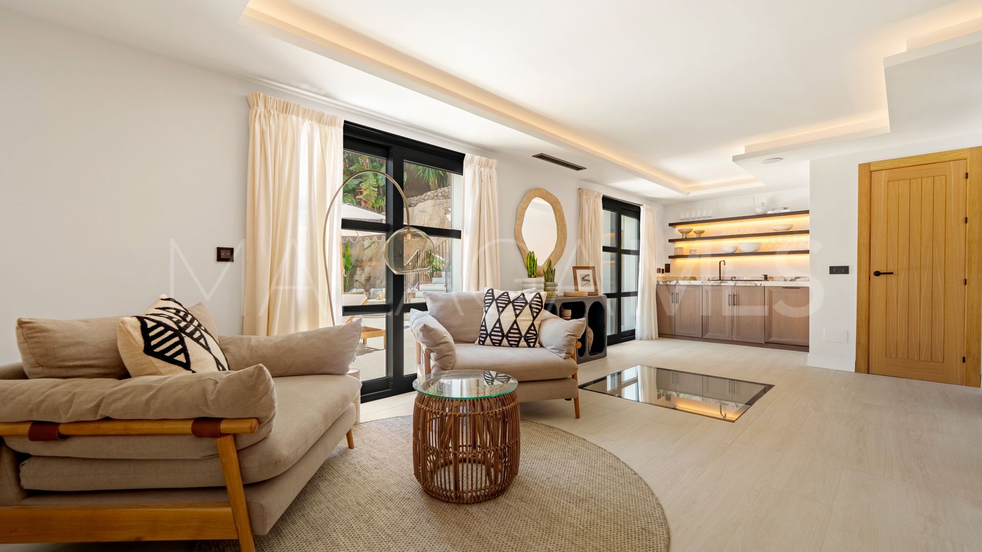 Villa for sale in Nueva Andalucia