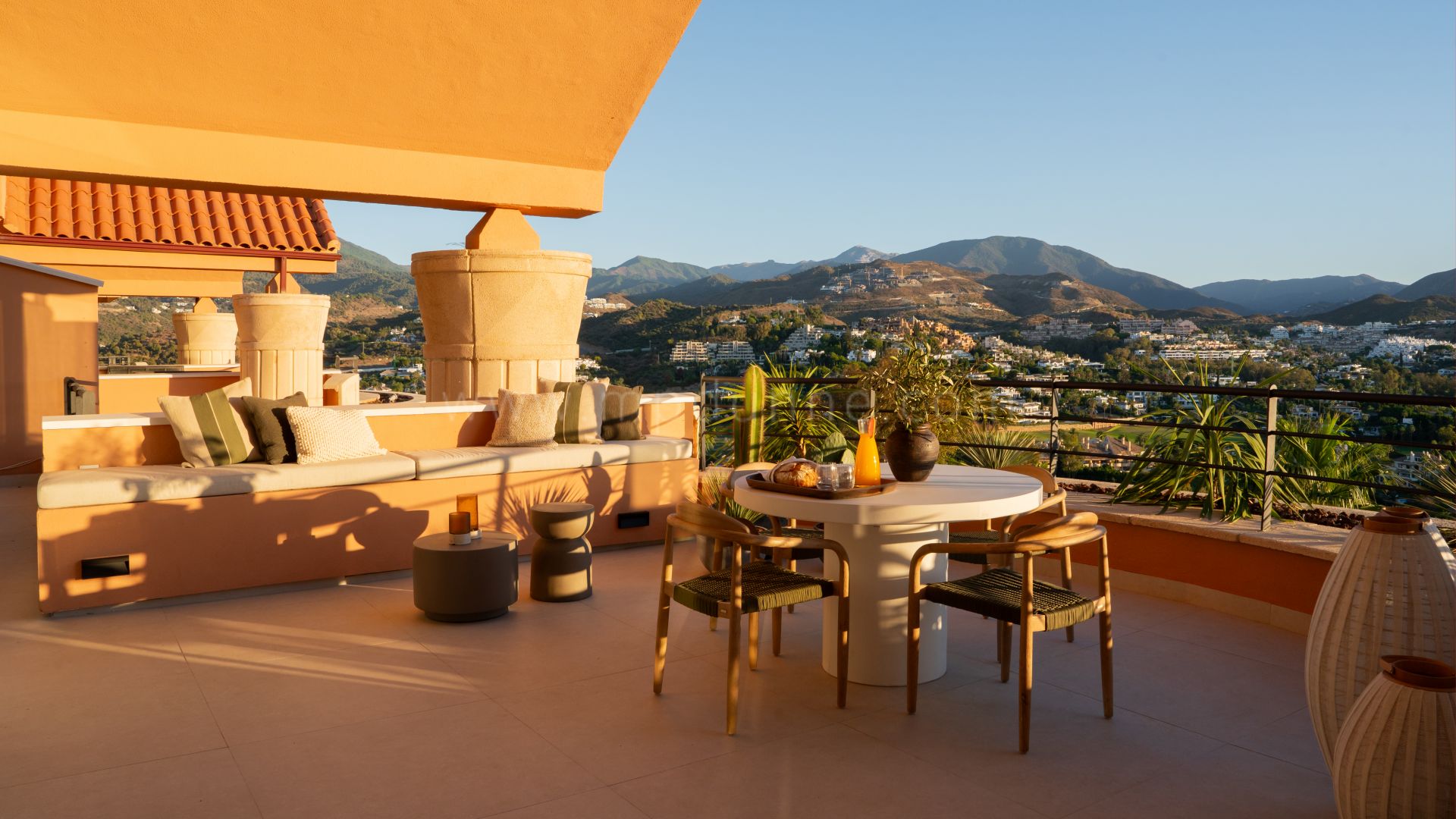 Penthouse with Rooftop Pool and Panoramic Views in Magna Marbella