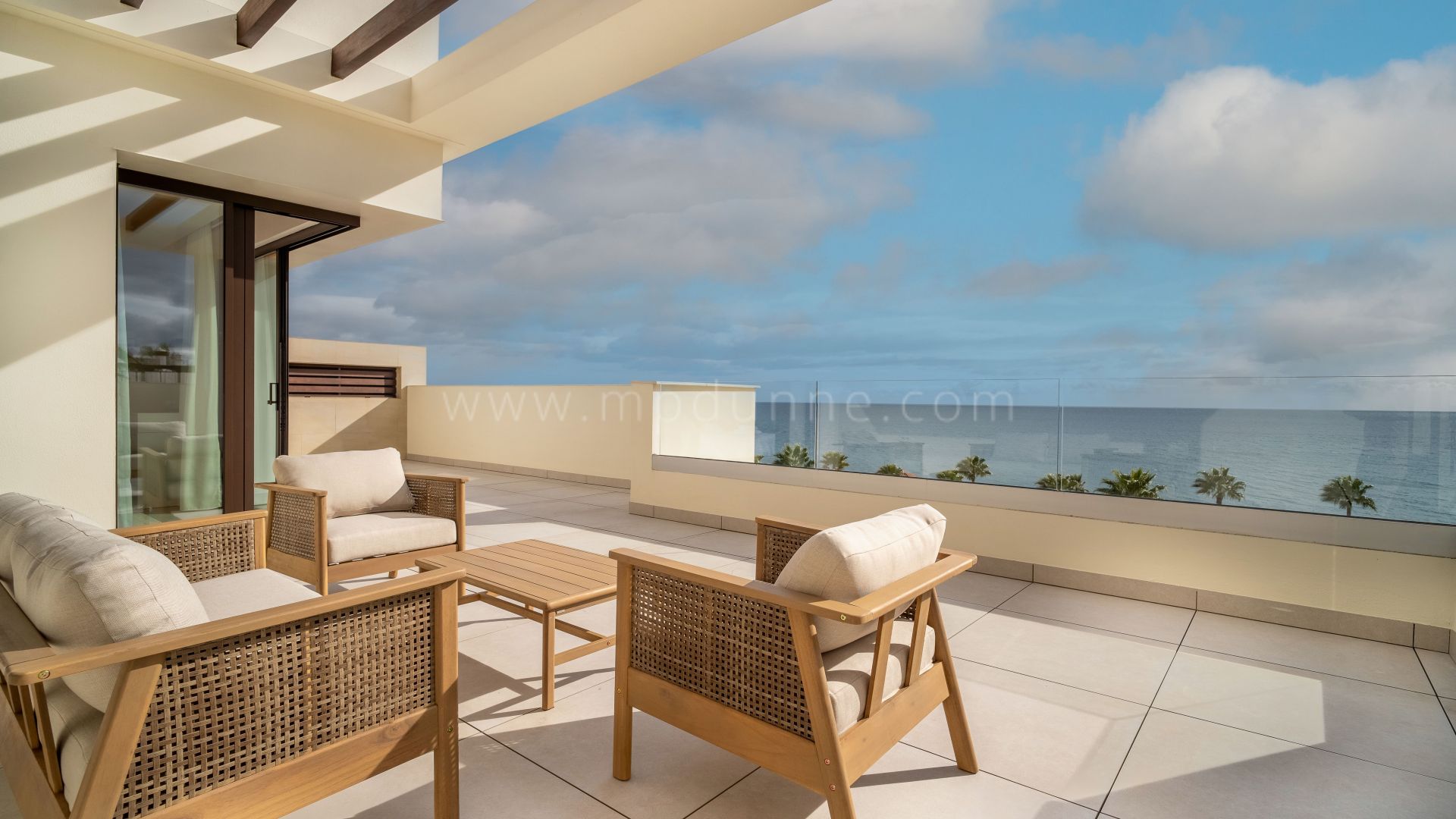 Ático de lujo con vistas al mar en venta en la Nueva Milla de Oro