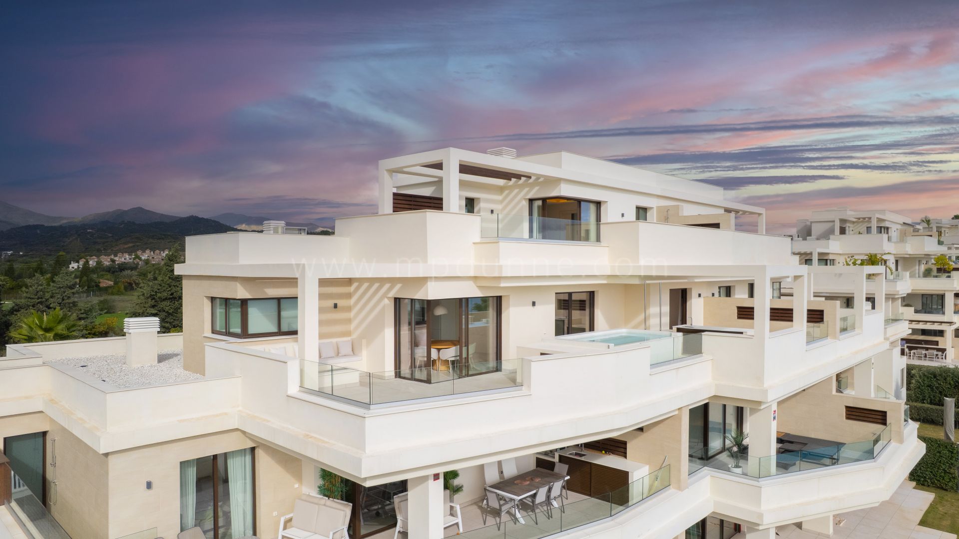 Penthouse de luxe avec vue sur la mer à vendre à Nouvelle Mille d'Or