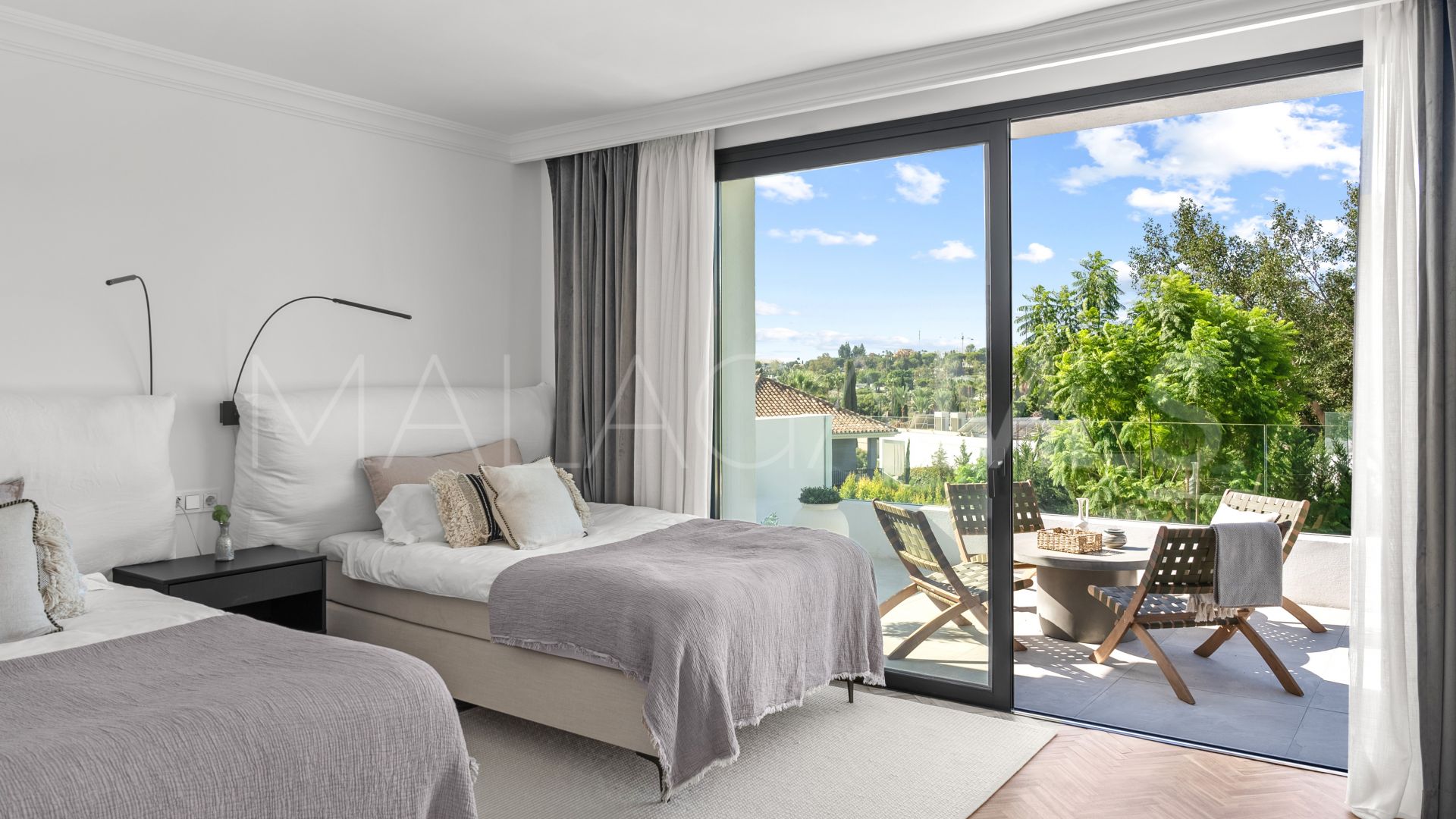 Villa for sale in Nueva Andalucia