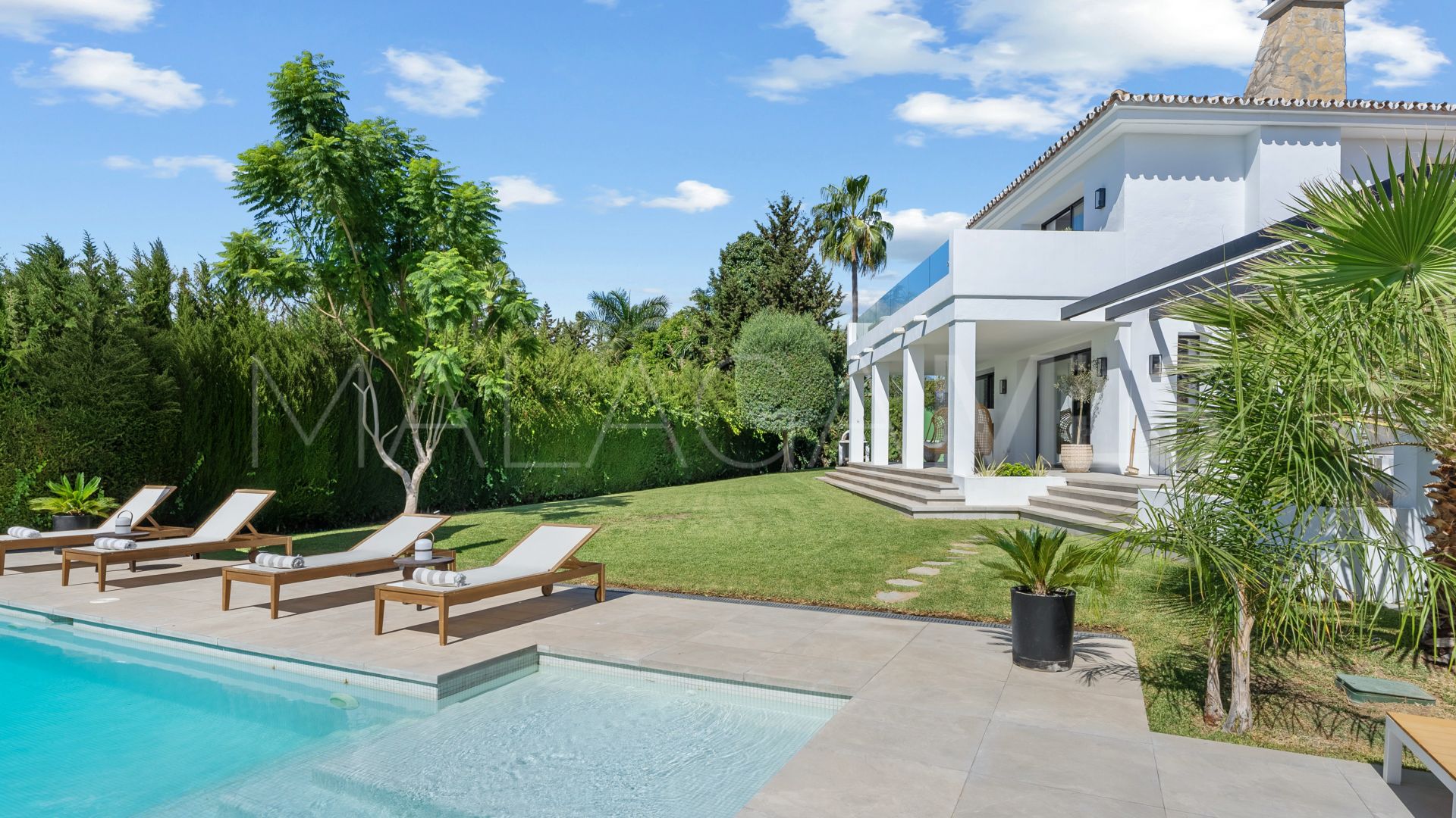 Villa for sale in Nueva Andalucia