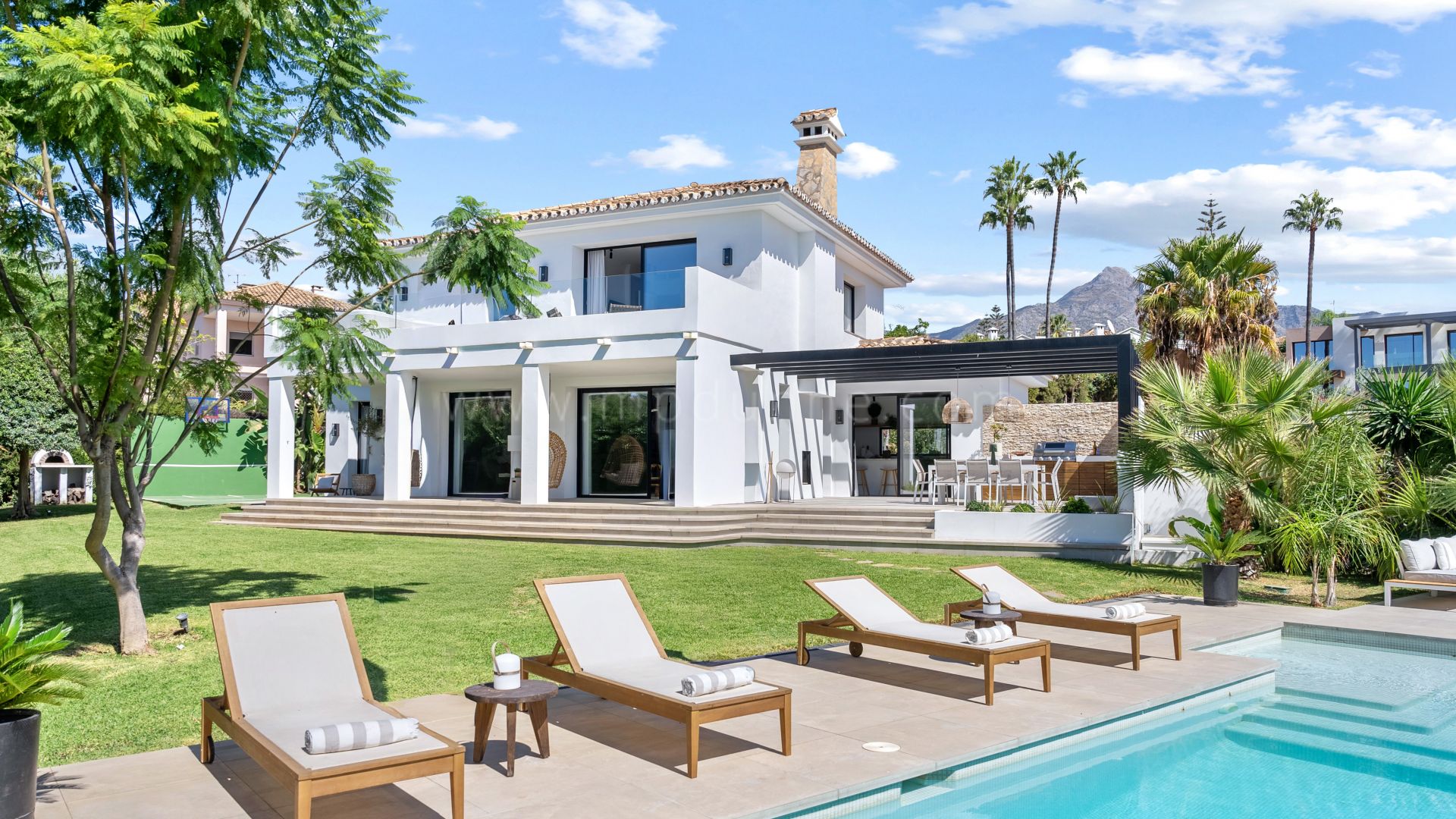 Villa Familiar Moderna Andaluza en Nueva Andalucía