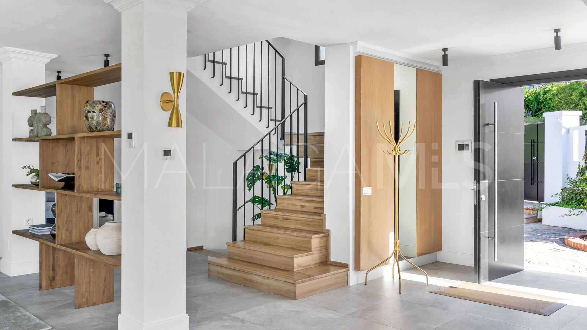 Villa for sale in Nueva Andalucia