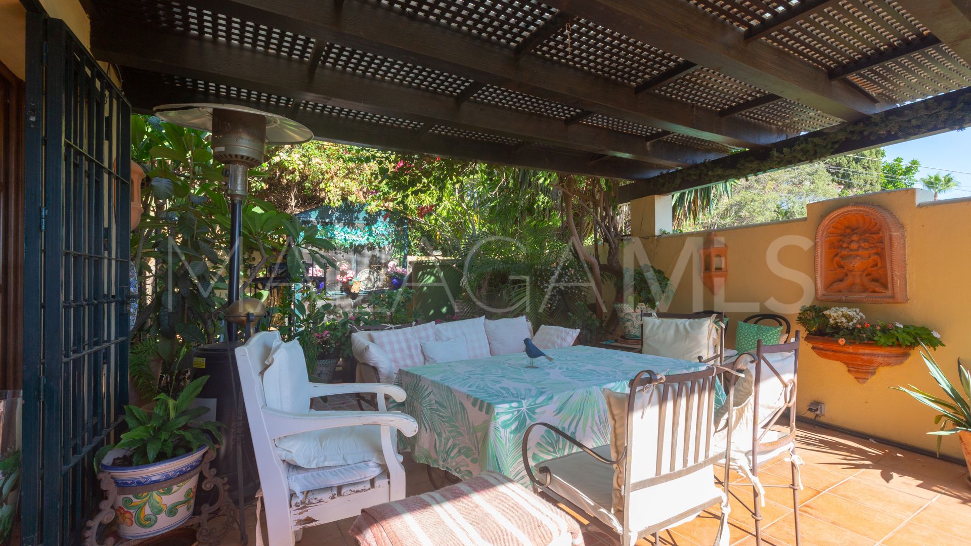 Villa for sale in Elviria
