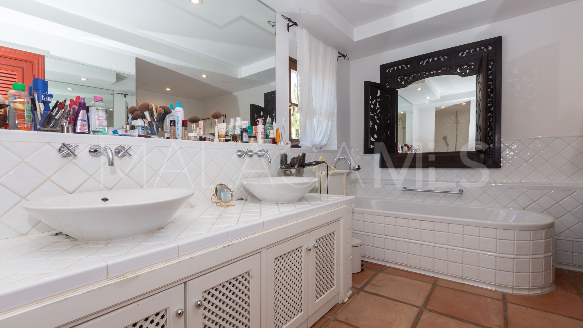 Villa for sale in Elviria