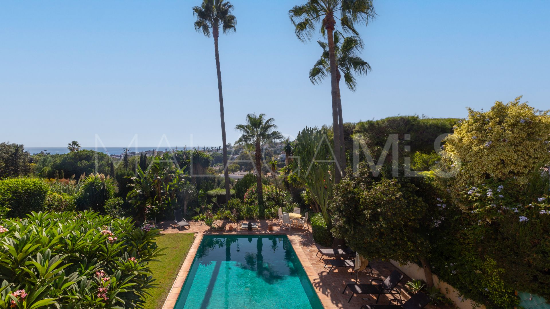 Villa for sale in Elviria