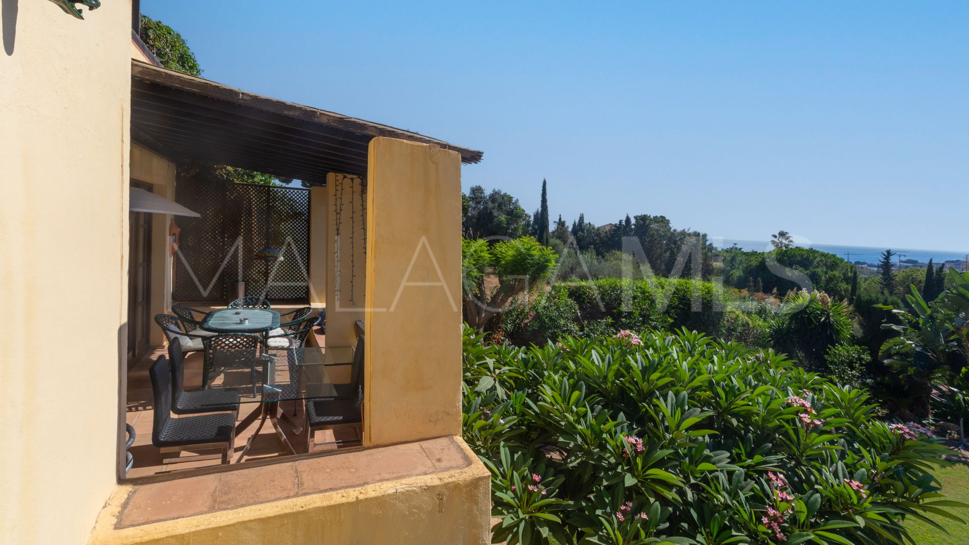 Villa for sale in Elviria