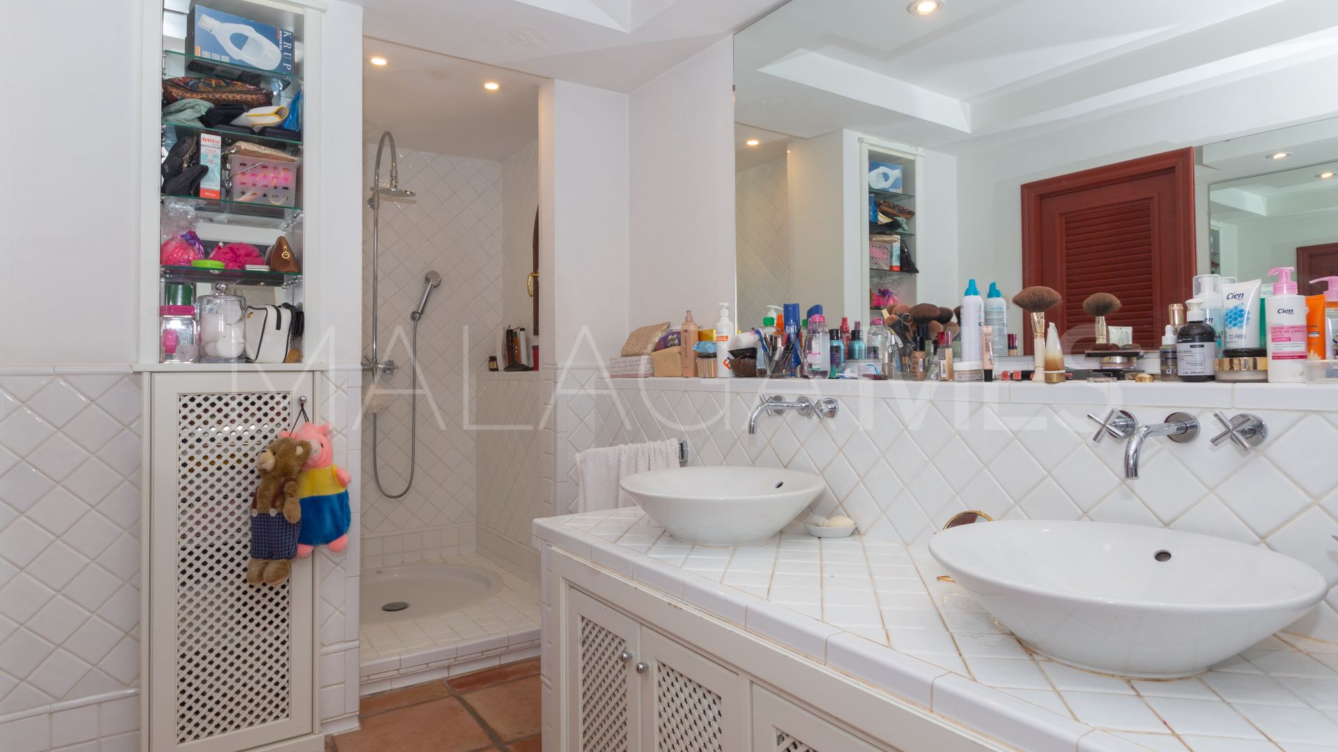 Villa for sale in Elviria