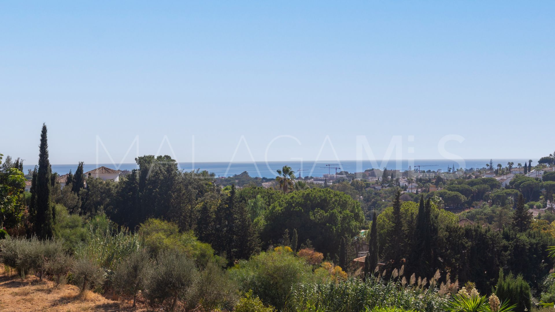 Villa for sale in Elviria